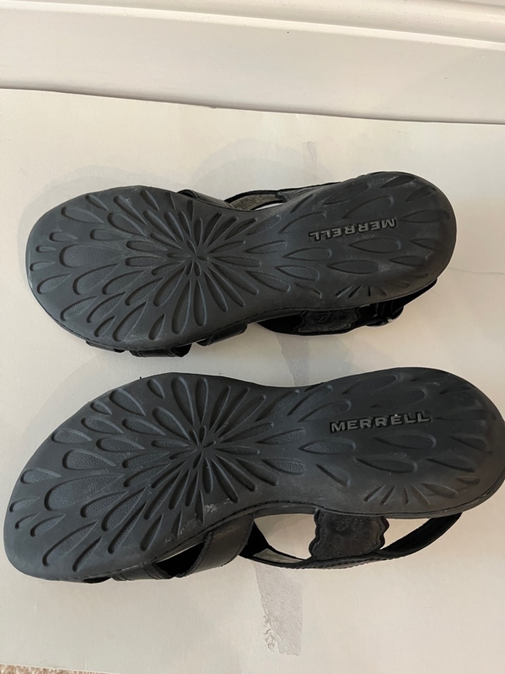 Merrell Women's Black Crisscross Strap Sandals - Picture 3 of 5